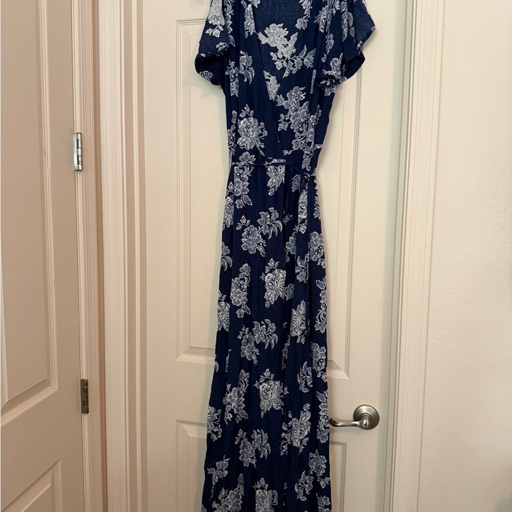 Lulus - Floral Navy Blue Maxi Dress